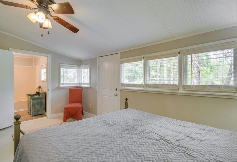 Cozy Fairhope Retreat W/ Patio & Grill!