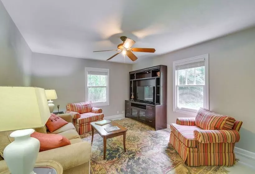 Cozy Fairhope Retreat W/ Patio & Grill!