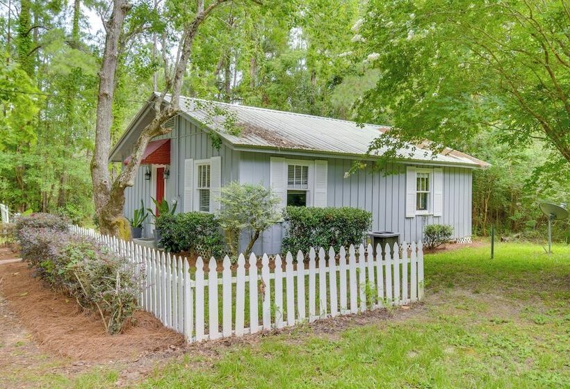 Cozy Fairhope Retreat W/ Patio & Grill!