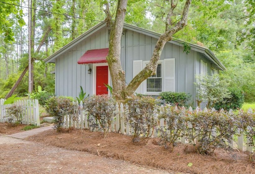 Cozy Fairhope Retreat W/ Patio & Grill!