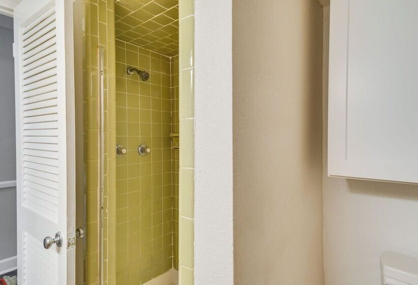 Cozy Fairhope Retreat W/ Patio & Grill!