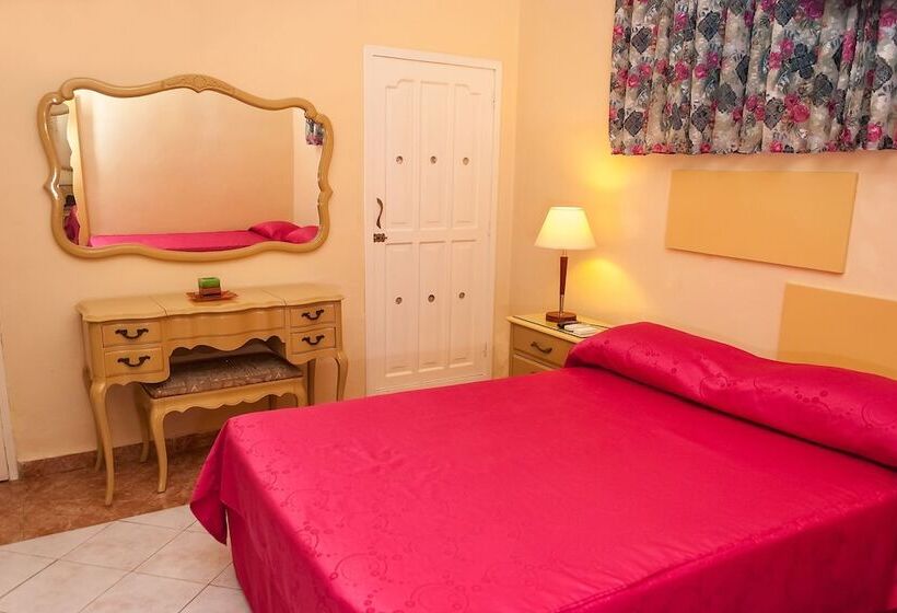 مسافرخانه Casa Yaneva