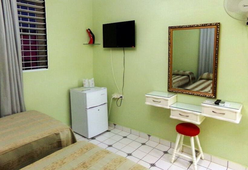 مسافرخانه Casa Yaneva