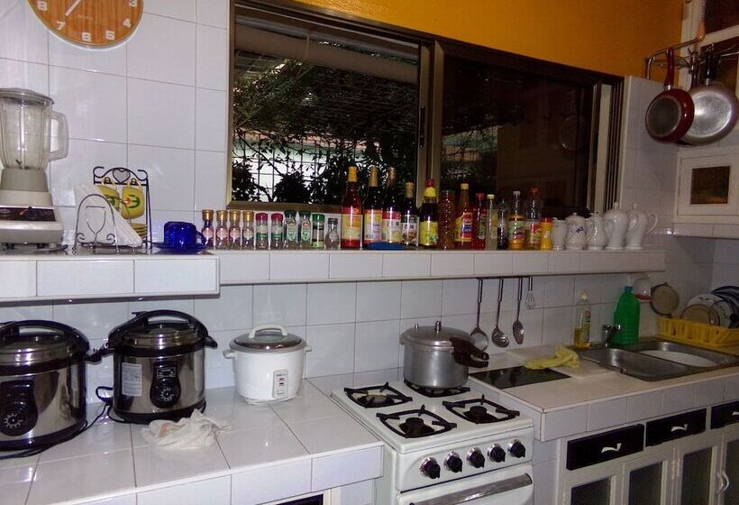 مسافرخانه Casa Yaneva