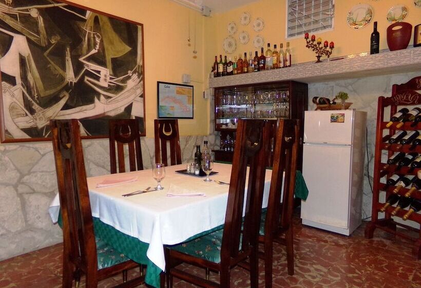 مسافرخانه Casa Yaneva