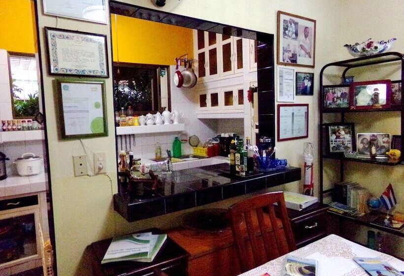 مسافرخانه Casa Yaneva