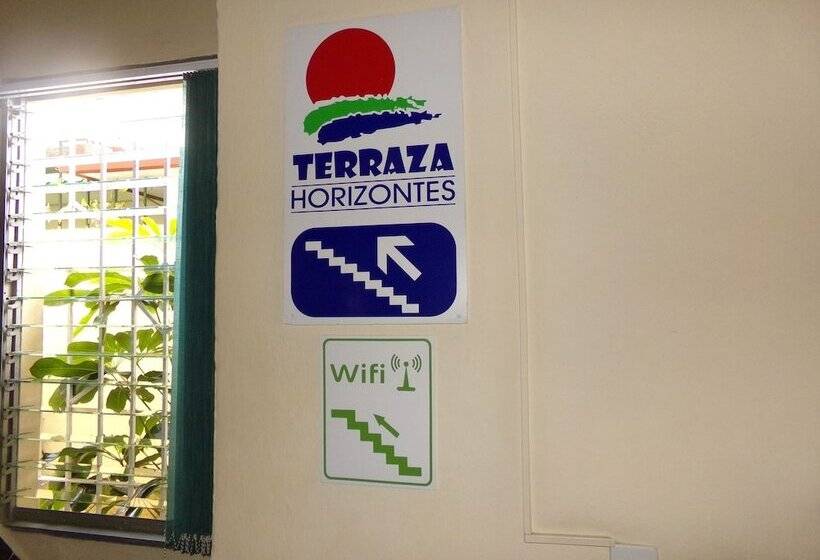 مسافرخانه Casa Yaneva