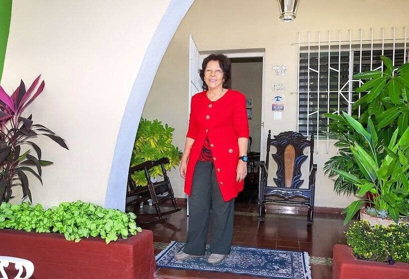 مسافرخانه Casa Yaneva