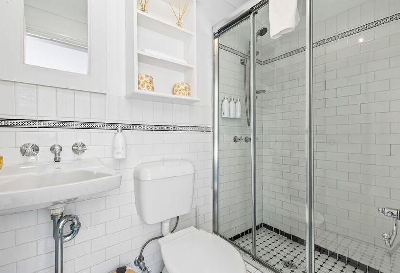 فندق Eastview Estate