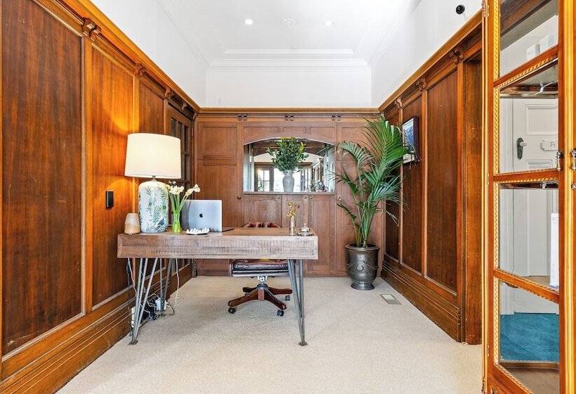 فندق Eastview Estate