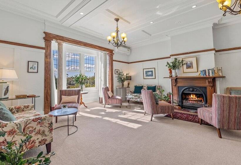 فندق Eastview Estate