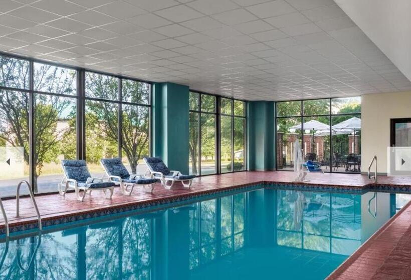 Hotel Wyndham Garden Louisville East