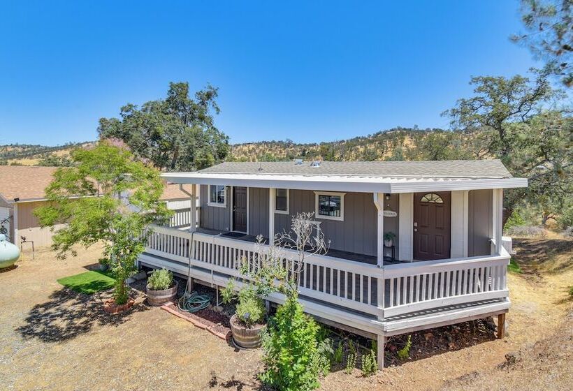 La Grange Home W/ Covered Patio & Gas Grill!