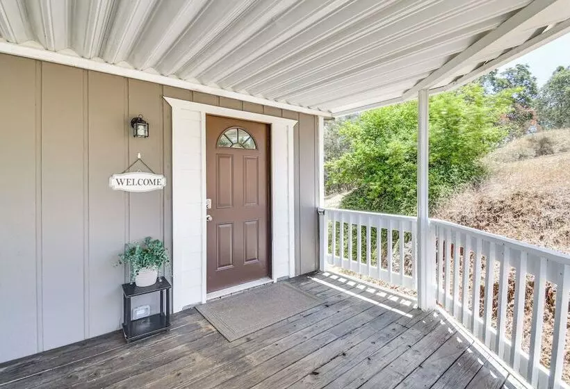 La Grange Home W/ Covered Patio & Gas Grill!