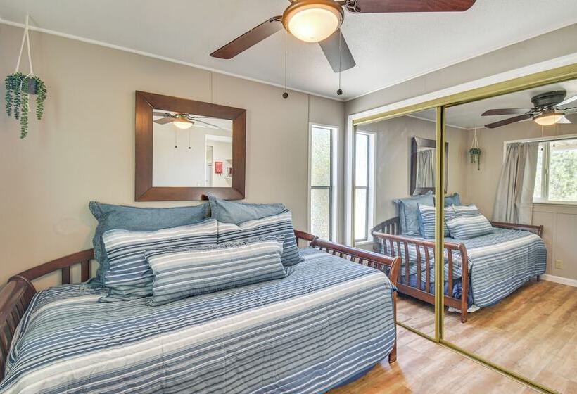 La Grange Home W/ Covered Patio & Gas Grill!