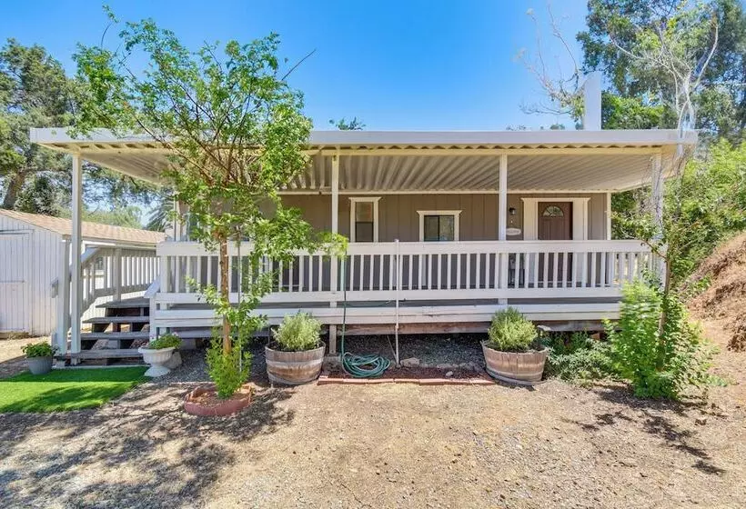 La Grange Home W/ Covered Patio & Gas Grill!