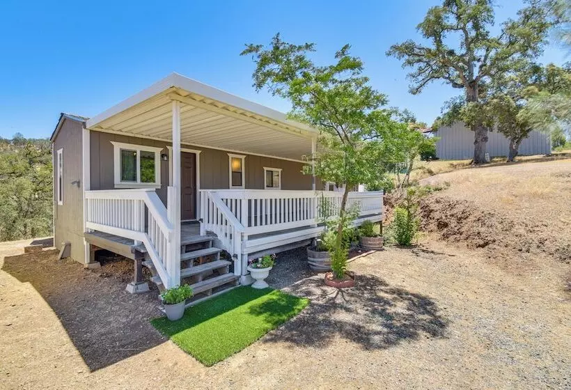 La Grange Home W/ Covered Patio & Gas Grill!