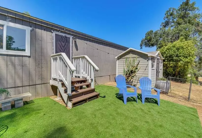 La Grange Home W/ Covered Patio & Gas Grill!