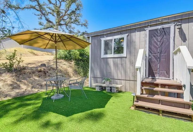 La Grange Home W/ Covered Patio & Gas Grill!