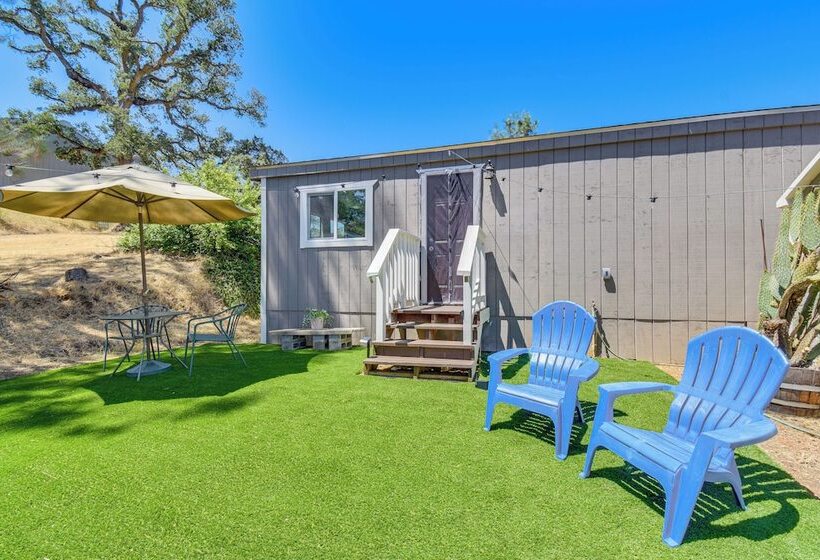 La Grange Home W/ Covered Patio & Gas Grill!