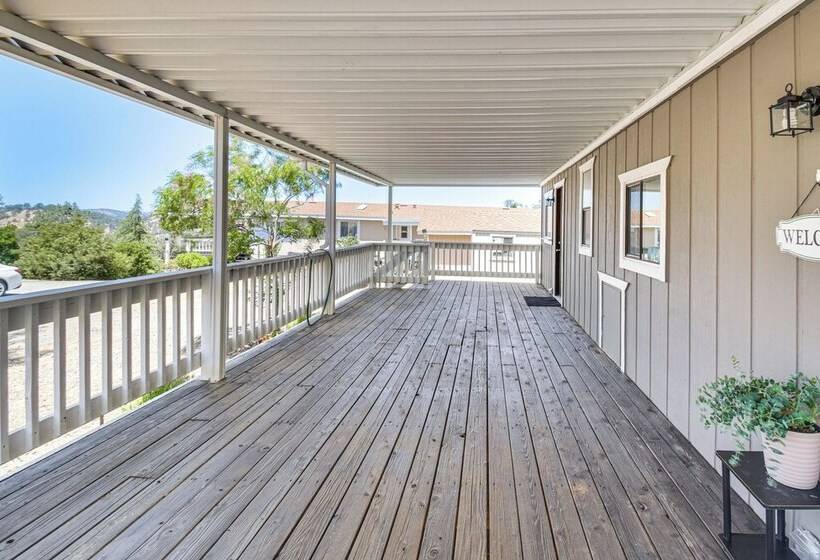 La Grange Home W/ Covered Patio & Gas Grill!