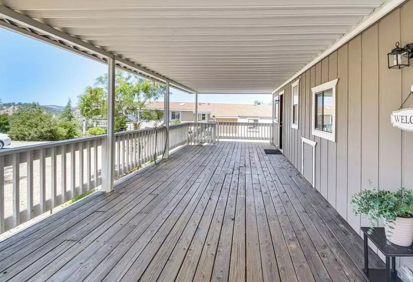 La Grange Home W/ Covered Patio & Gas Grill!