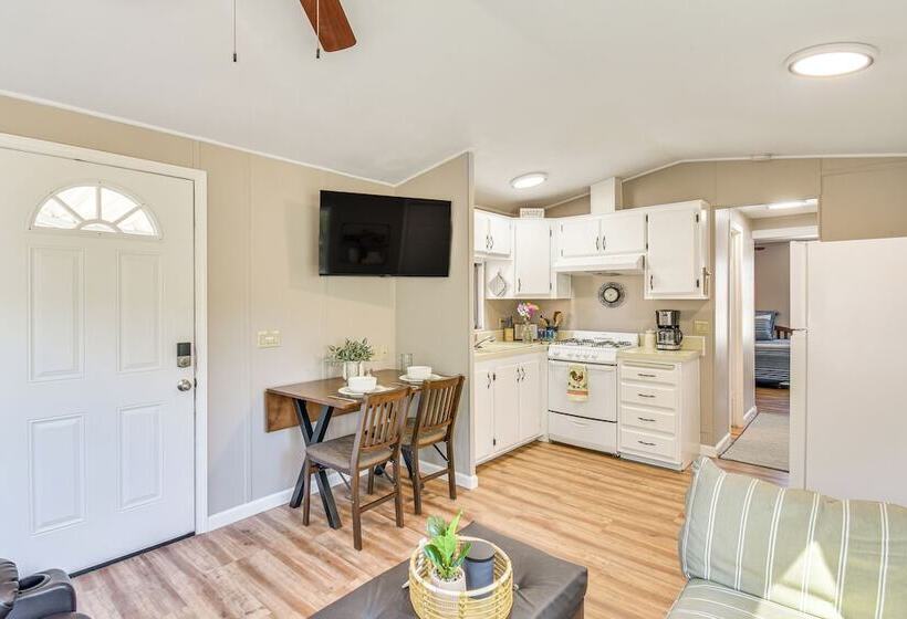 La Grange Home W/ Covered Patio & Gas Grill!