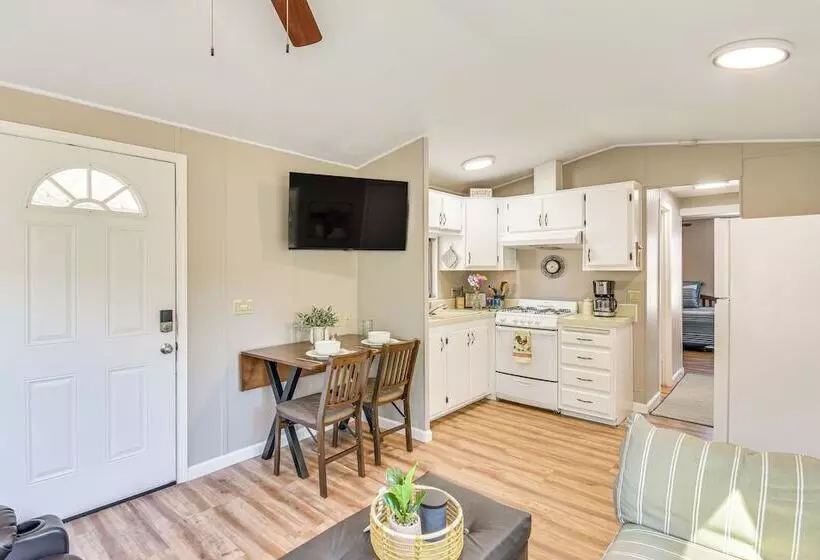 La Grange Home W/ Covered Patio & Gas Grill!