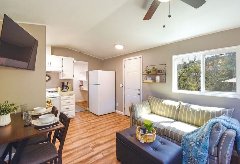 La Grange Home W/ Covered Patio & Gas Grill!