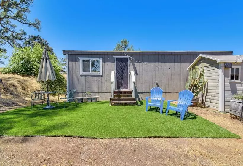 La Grange Home W/ Covered Patio & Gas Grill!