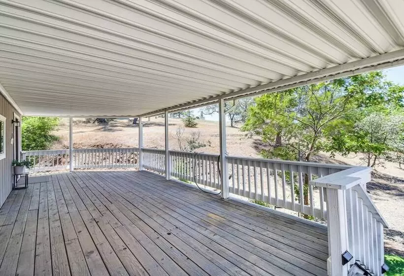 La Grange Home W/ Covered Patio & Gas Grill!