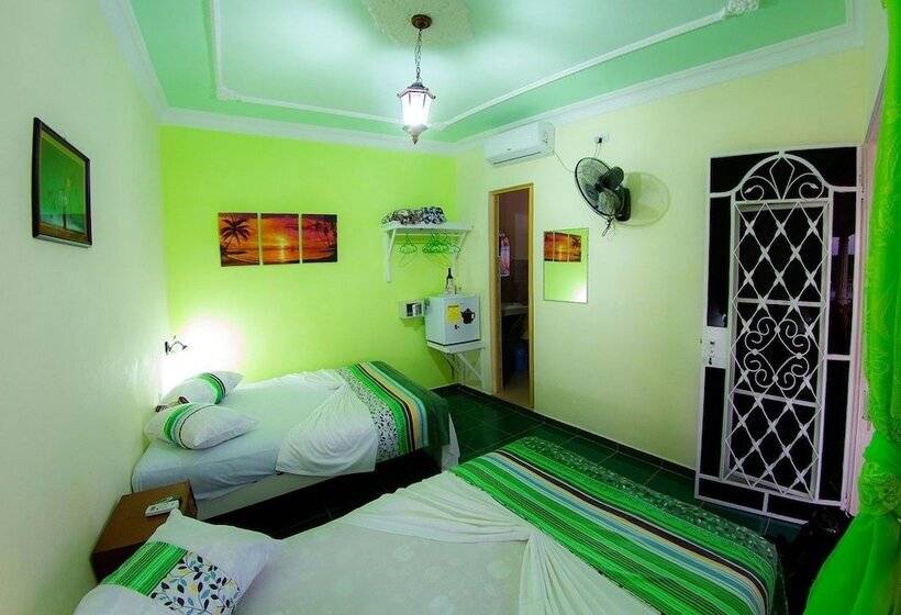 پانسیون Casa Carlos Y Dayana