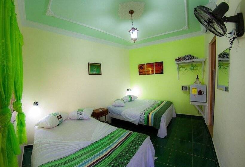 پانسیون Casa Carlos Y Dayana