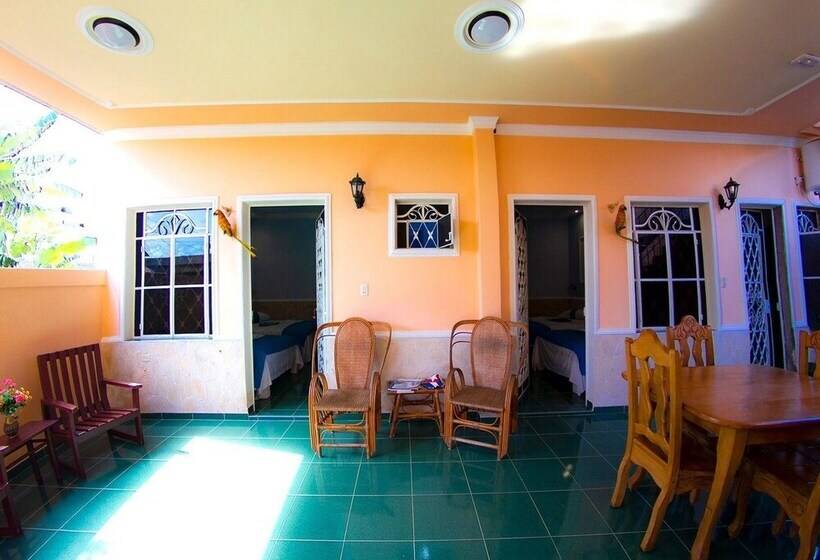 پانسیون Casa Carlos Y Dayana