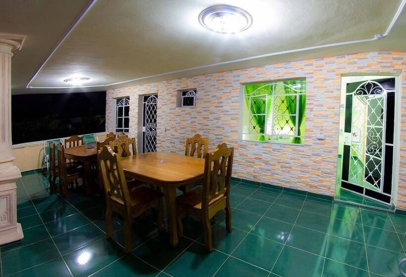 پانسیون Casa Carlos Y Dayana