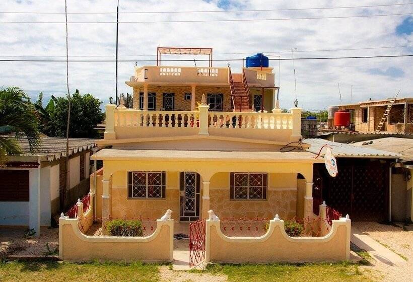 پانسیون Casa Carlos Y Dayana