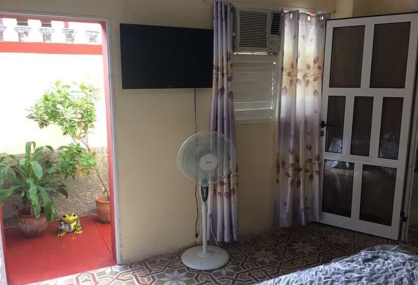 پانسیون Hostal Danita