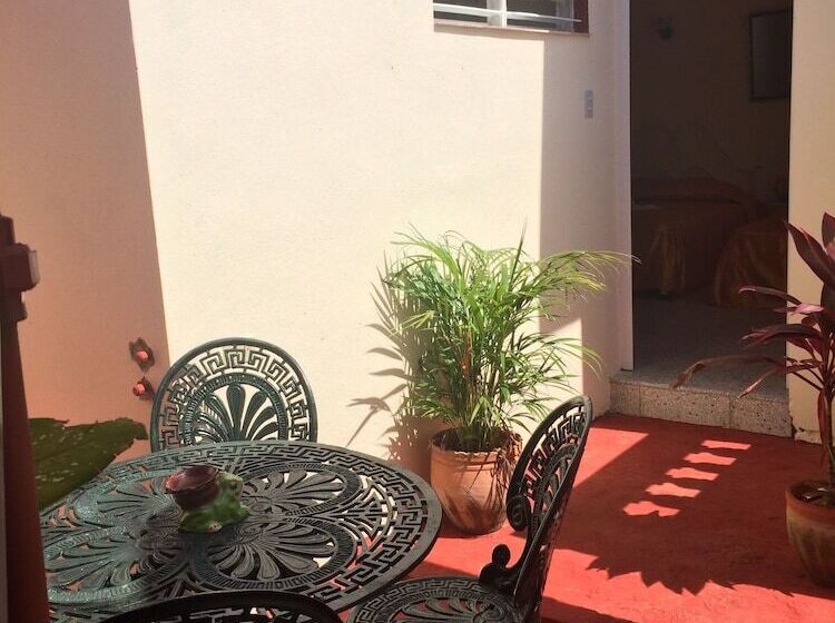 پانسیون Hostal Danita