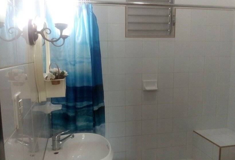 پانسیون Hostal Bugambilia