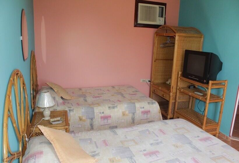 پانسیون Hostal Bugambilia