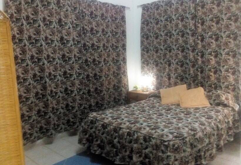 پانسیون Hostal Bugambilia