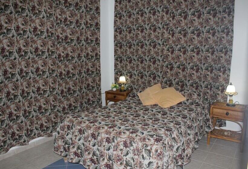 پانسیون Hostal Bugambilia