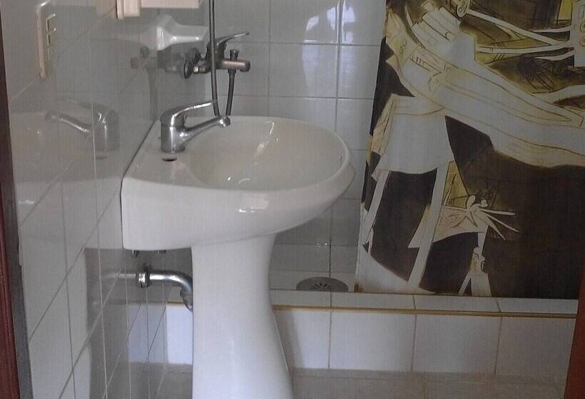 پانسیون Hostal Bugambilia