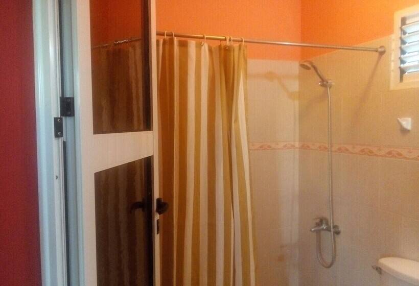 پانسیون Hostal Bugambilia