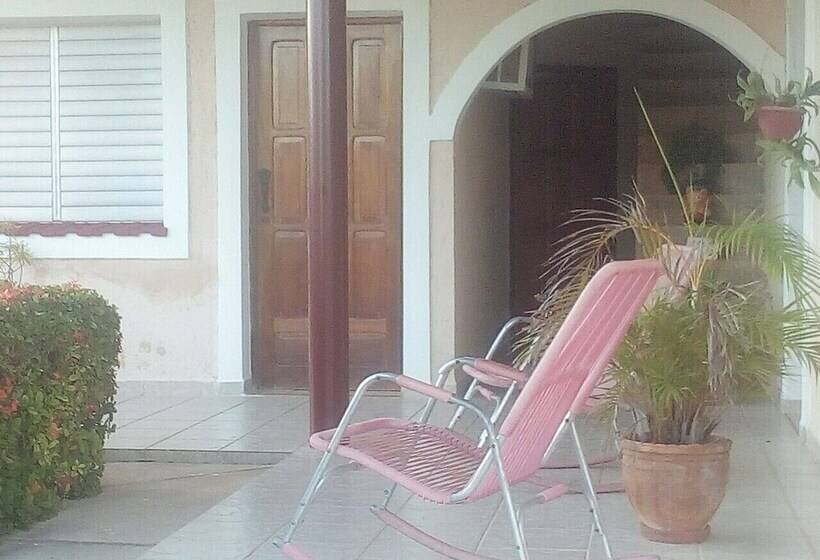 پانسیون Hostal Bugambilia