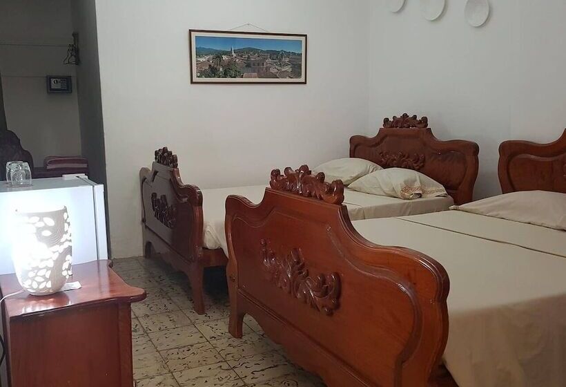 پانسیون Hostal Tito Y Vicky Trinidad
