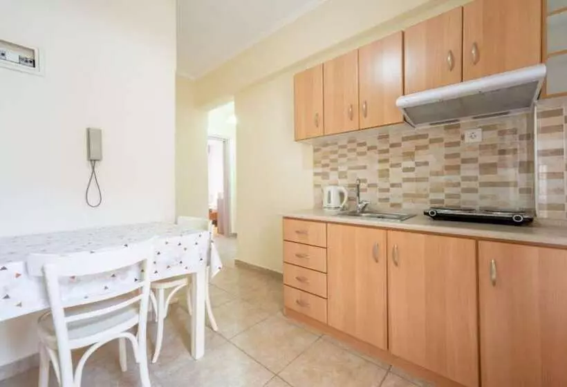 ペンション Milonas House Apartments