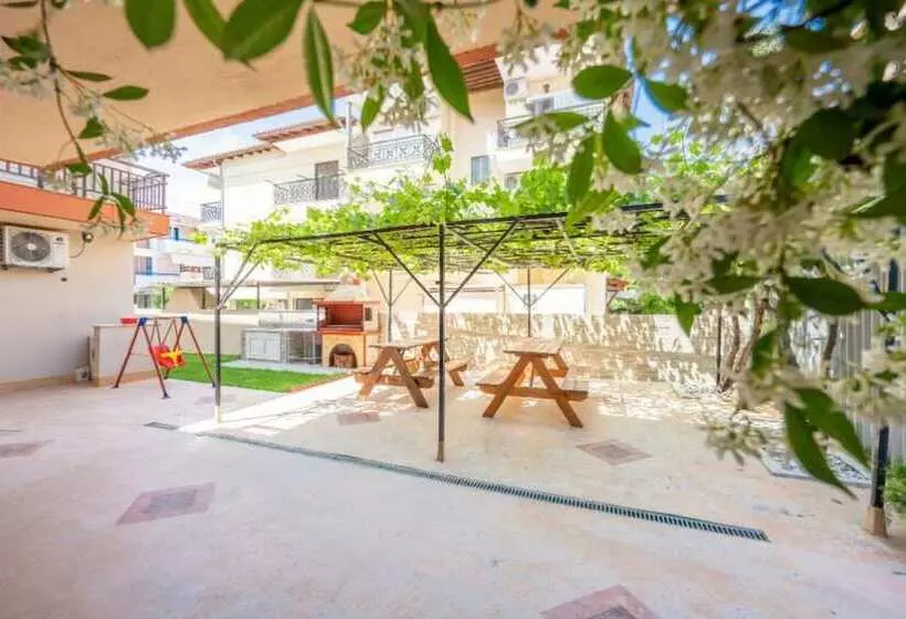 ペンション Milonas House Apartments