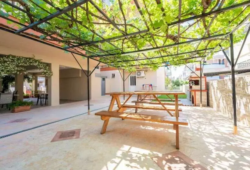 ペンション Milonas House Apartments