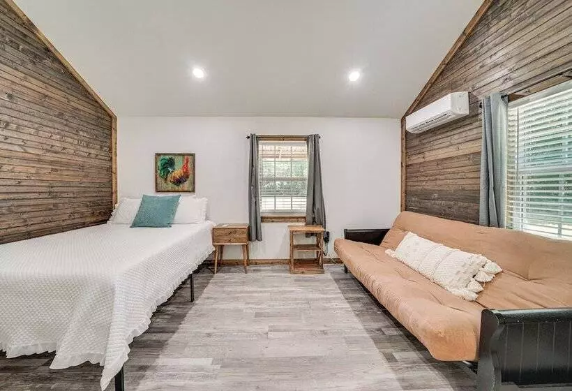 Secluded Broken Bow Cabin W/ Fishing Pond & Views!